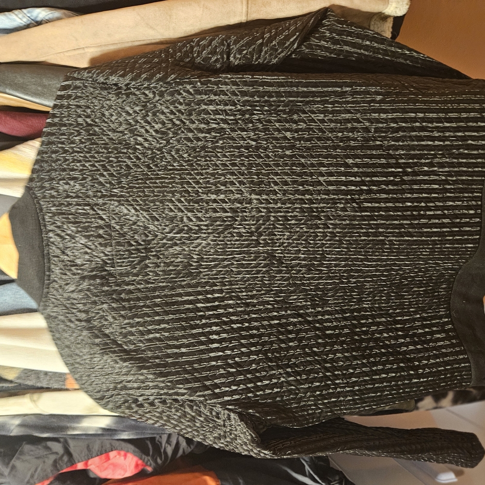 Chic Black And Gray Patterned Jacket - image 1